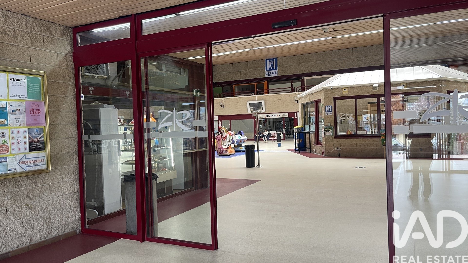 Commercial property in Las Rozas de Madrid, Madrid, Spain 50 sq.m. No. 187573