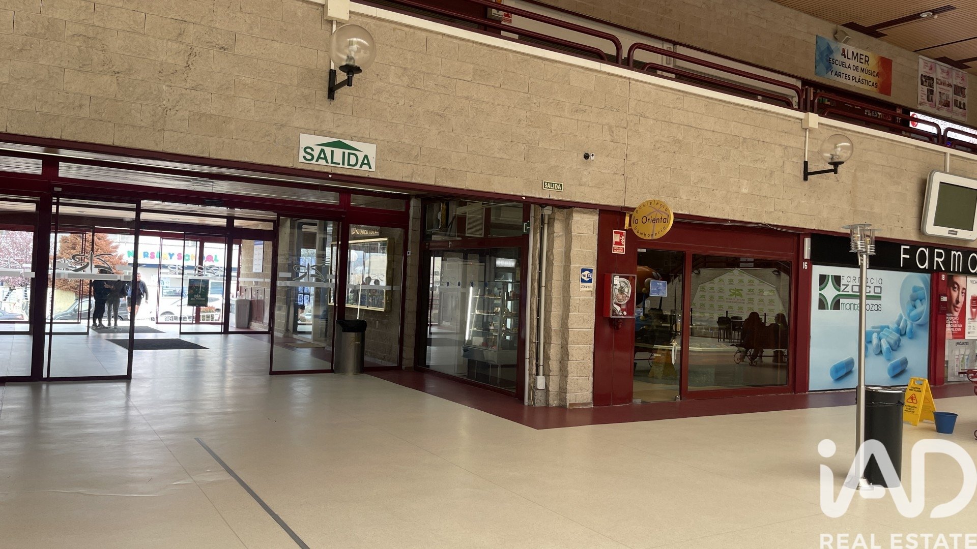 Commercial property in Las Rozas de Madrid, Madrid, Spain 50 sq.m. No. 187573