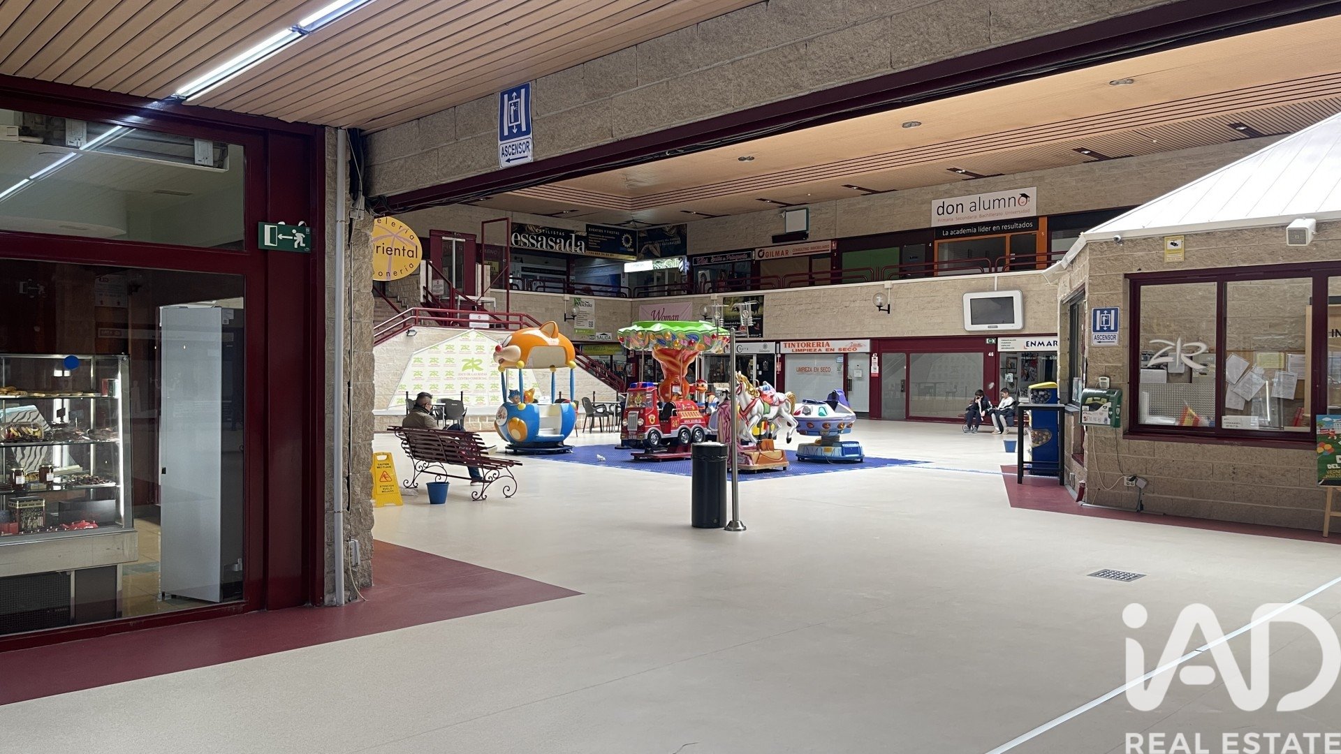 Commercial property in Las Rozas de Madrid, Madrid, Spain 50 sq.m. No. 187573
