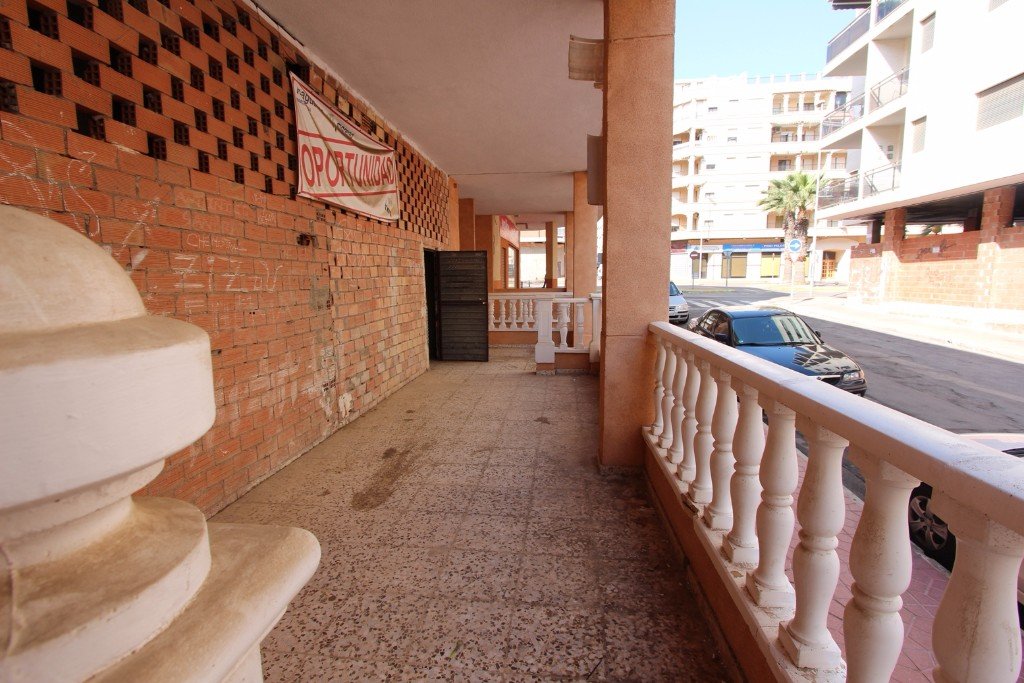 Commercial property in Guardamar del Segura, Alicante, Spain 200 sq.m. No. 80229