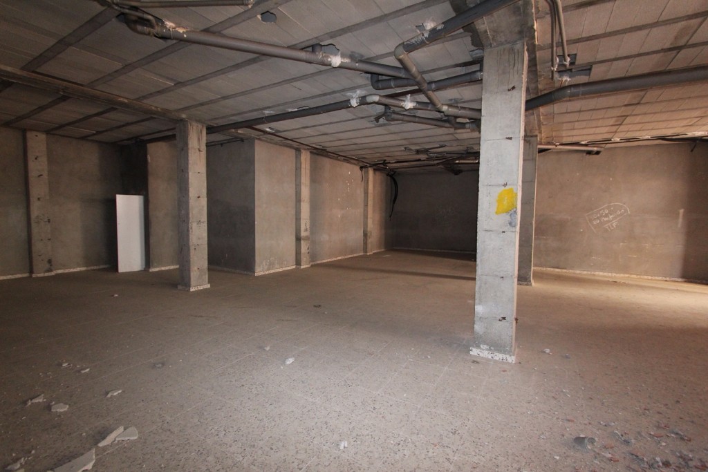 Commercial property in Guardamar del Segura, Alicante, Spain 200 sq.m. No. 80229
