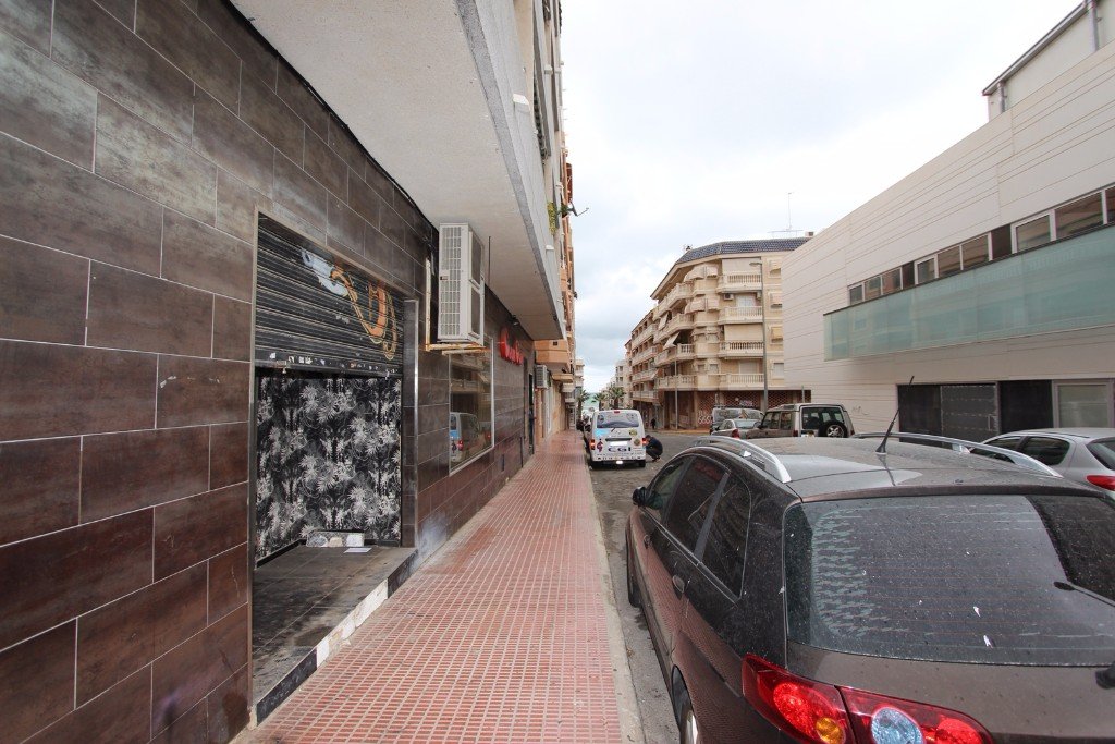 Commercial property in Guardamar del Segura, Alicante, Spain 314 sq.m. No. 80230