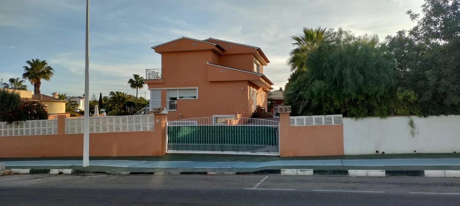 Villa in Calpe, Alicante, Spain 5 bedrooms, 365 sq.m. No. 180450