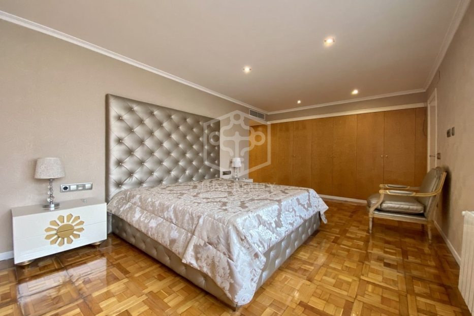 Wohnung in Barcelona, Spanien 4 Schlafzimmer, 220 m2 Nr. 78354