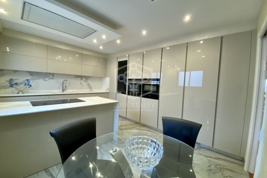 Wohnung in Barcelona, Spanien 4 Schlafzimmer, 220 m2 Nr. 78354