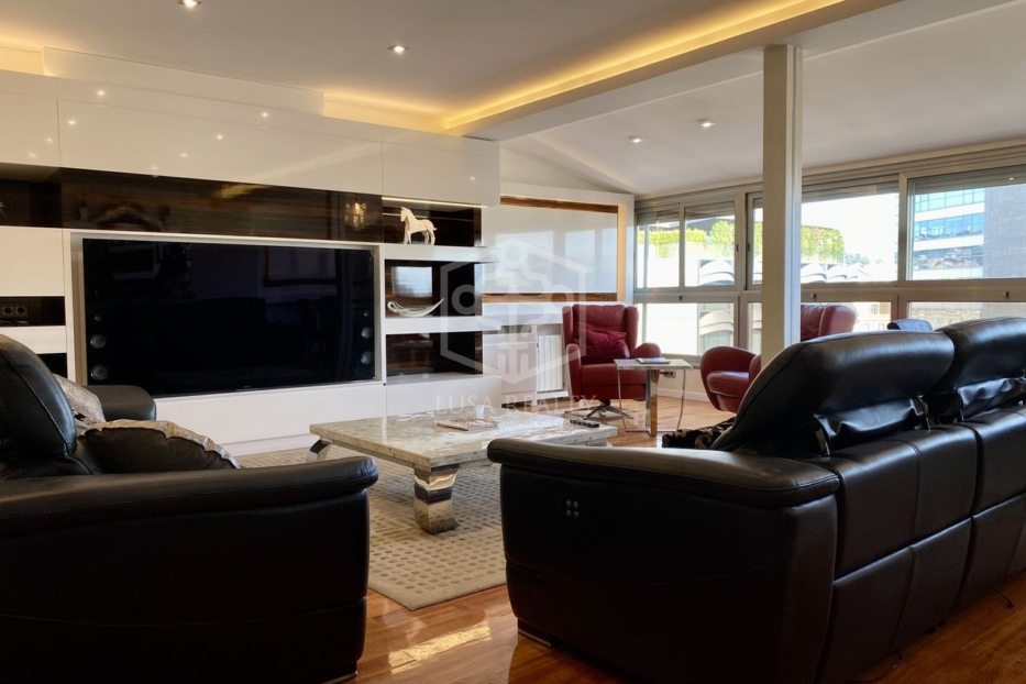 Wohnung in Barcelona, Spanien 4 Schlafzimmer, 220 m2 Nr. 78354