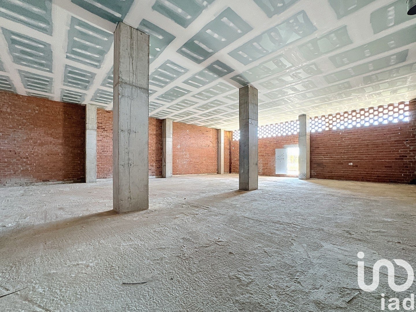 Commercial property in Badalona, Barcelona, Spain 1 bedroom, 227 sq.m. No. 153968