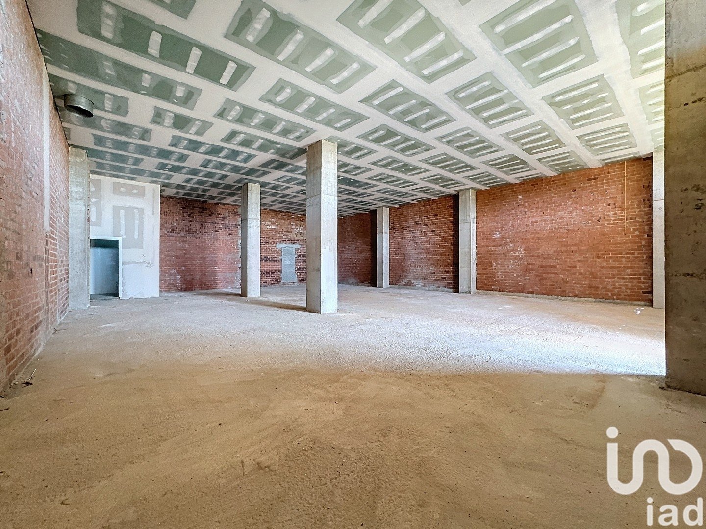 Commercial property in Badalona, Barcelona, Spain 1 bedroom, 227 sq.m. No. 153968