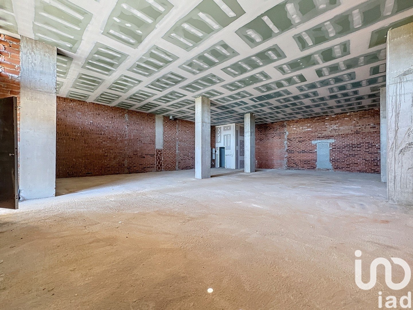 Commercial property in Badalona, Barcelona, Spain 1 bedroom, 227 sq.m. No. 153968