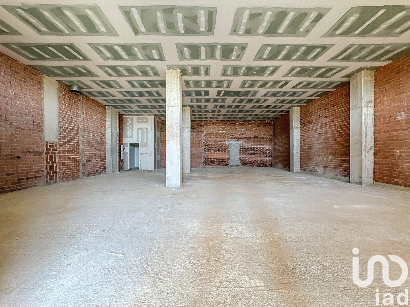 Commercial property in Badalona, Barcelona, Spain 1 bedroom, 227 sq.m. No. 153968