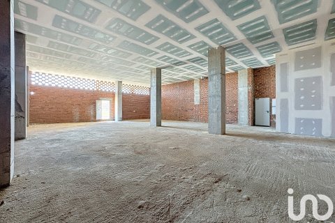 Коммерческая недвижимость в Бадалона, Барселона, Испания 1 спальня, 227м2 №153968