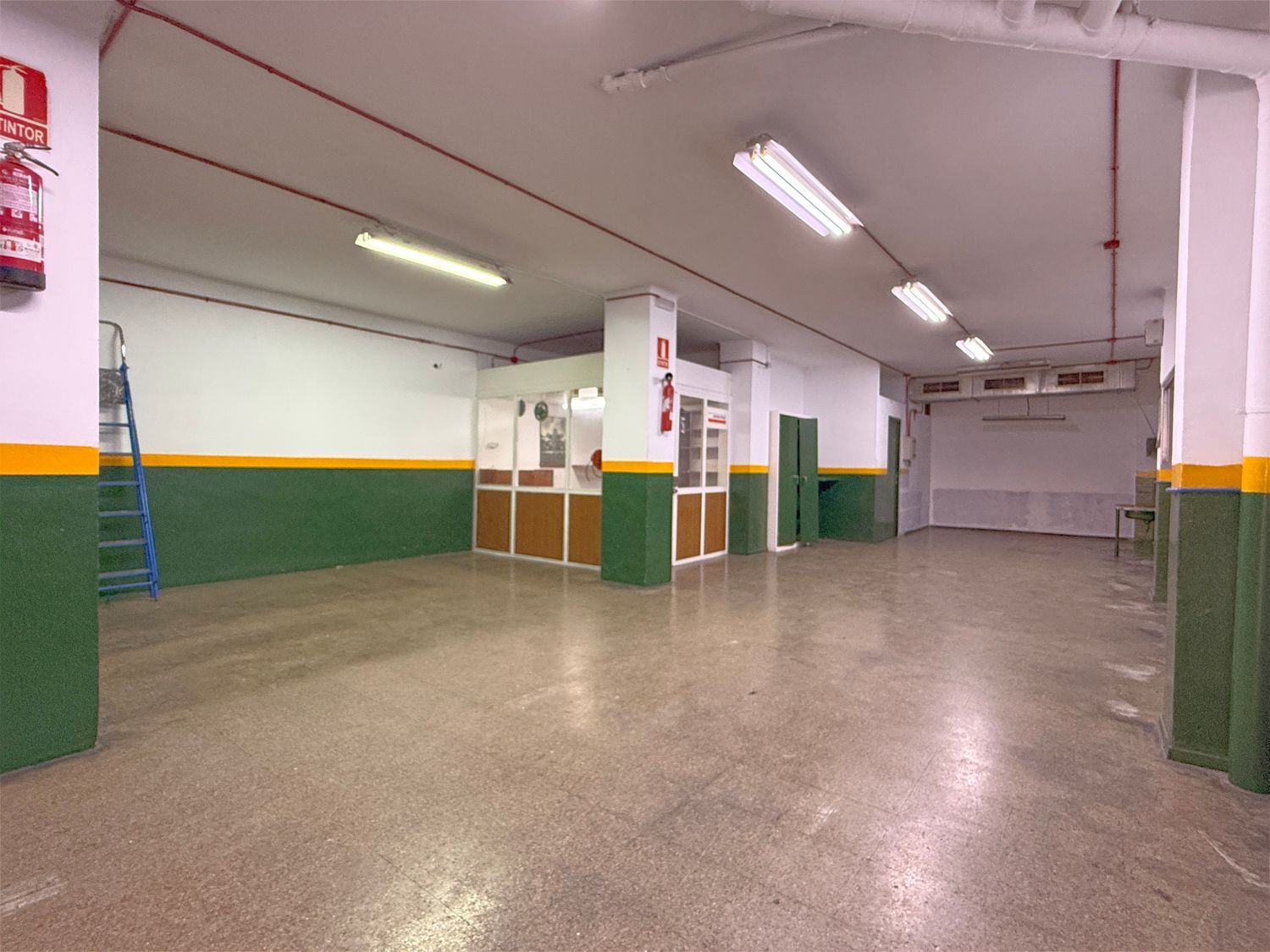 Commercial property à Barcelona, Espagne 222 m2 No. 194533