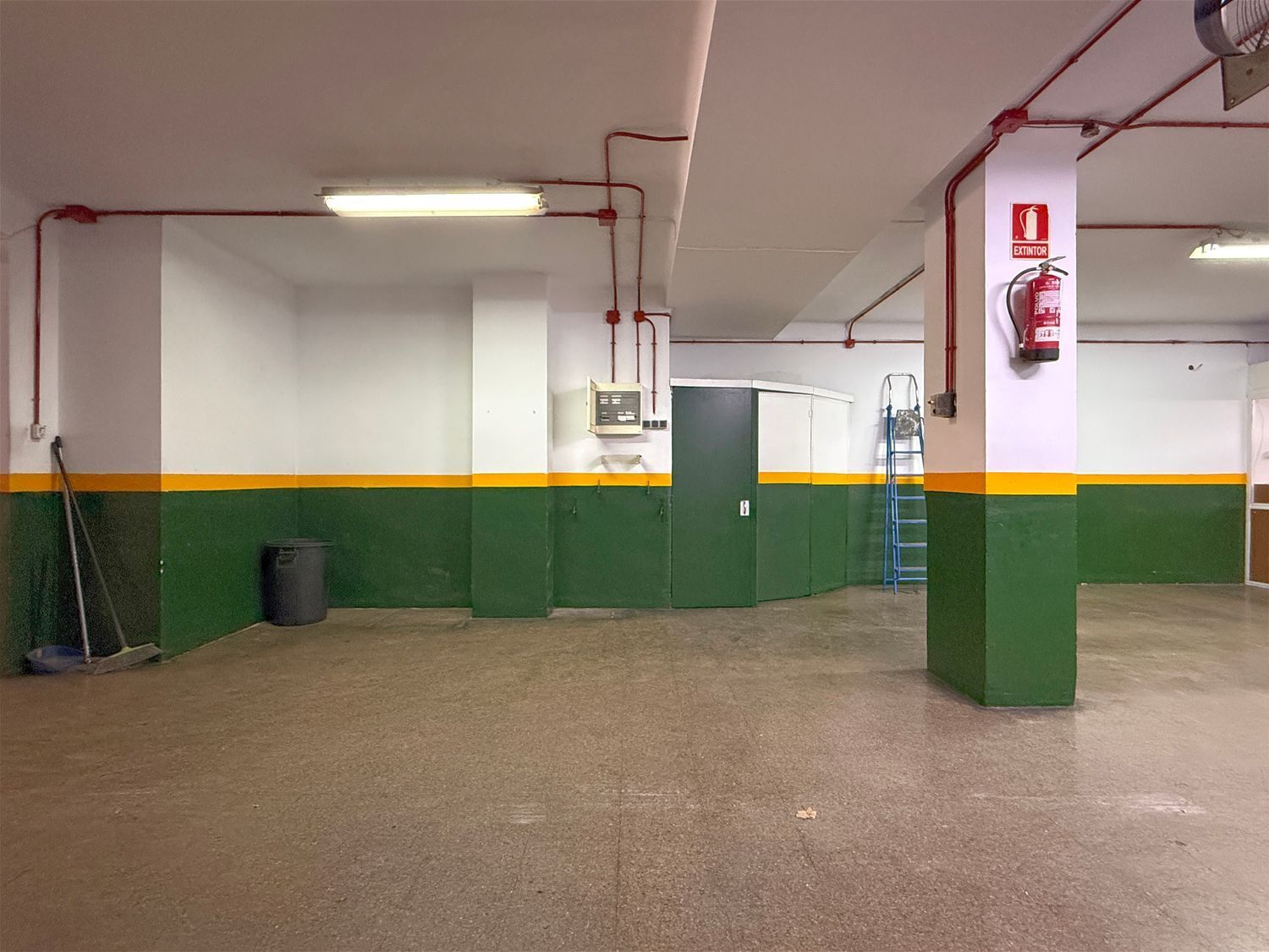 Commercial property à Barcelona, Espagne 222 m2 No. 194533