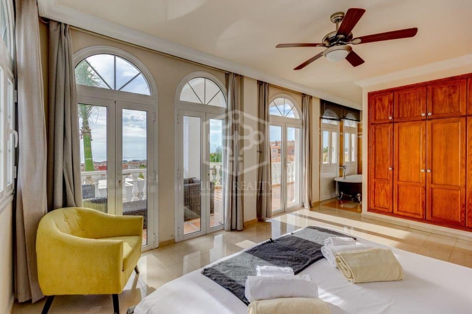 Villa à Adeje, Tenerife, Espagne 4 chambres, 239 m2 No. 194463