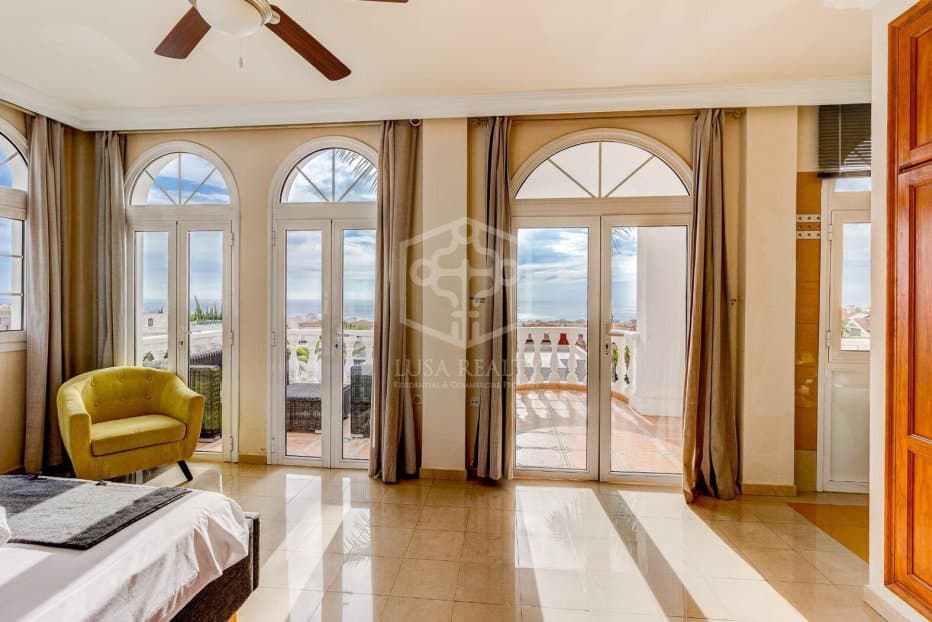 Villa à Adeje, Tenerife, Espagne 4 chambres, 239 m2 No. 194463
