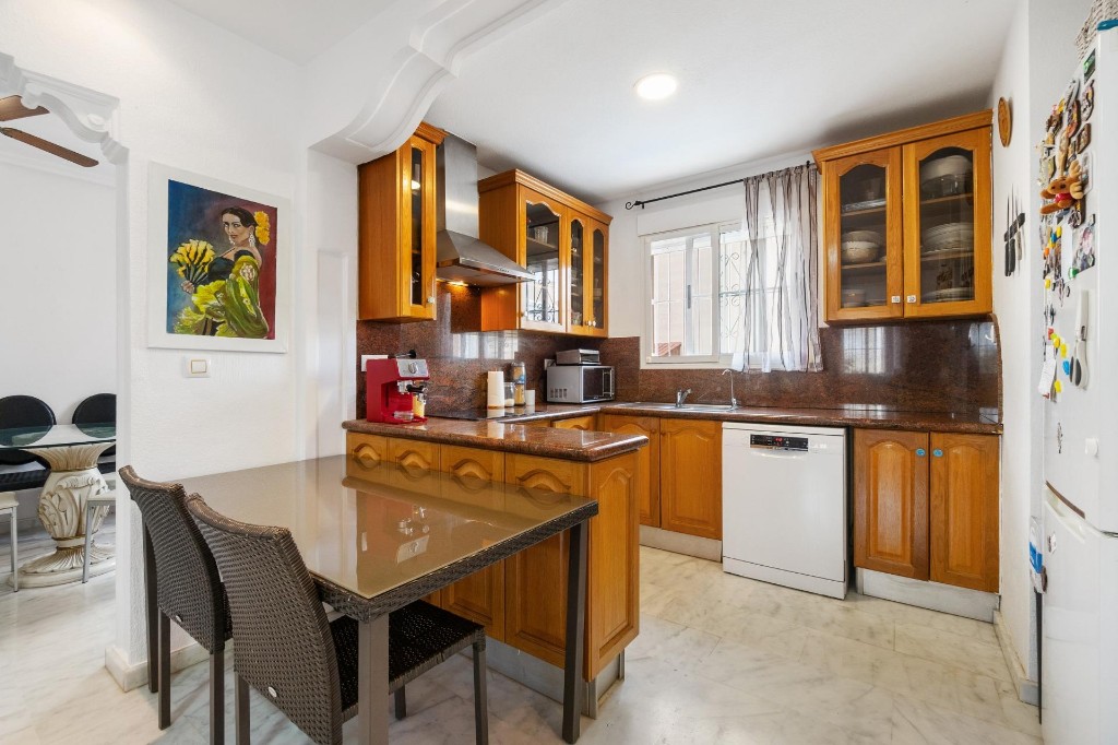 Villa Alicante, Spānijā 4 istabas, 253 m2 Nr. 145191