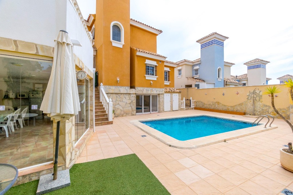 Villa Alicante, Spānijā 4 istabas, 253 m2 Nr. 145191