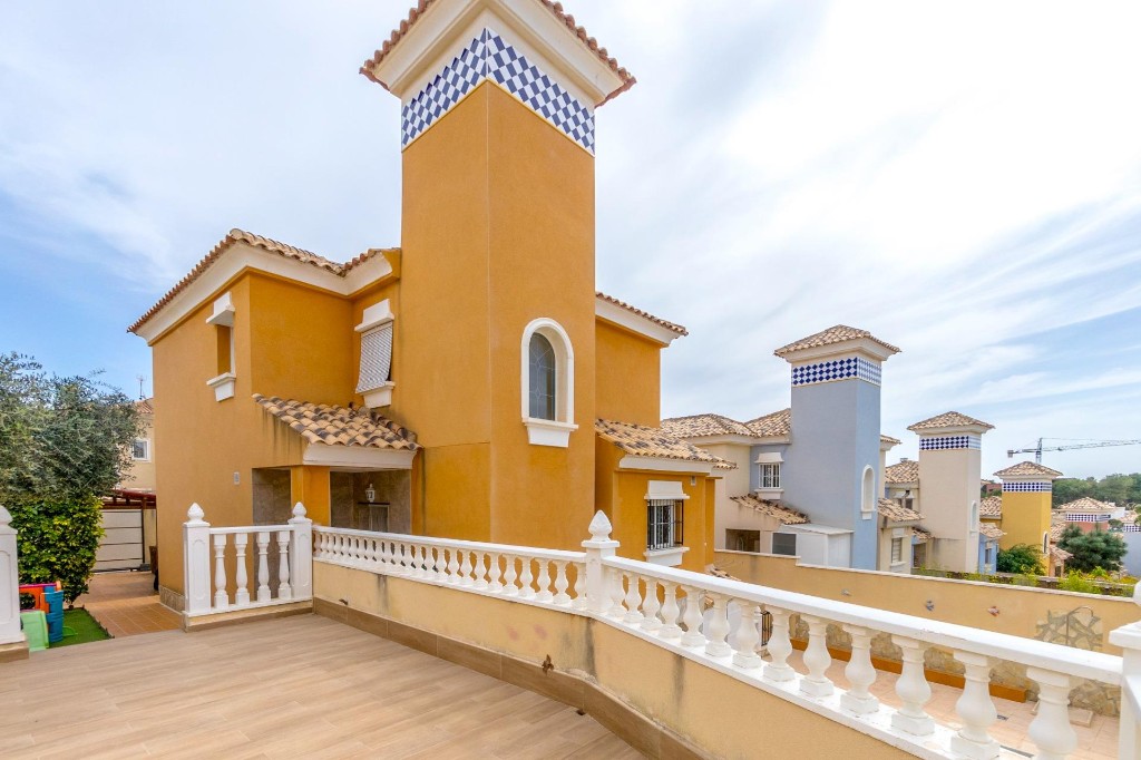 Villa Alicante, Spānijā 4 istabas, 253 m2 Nr. 145191