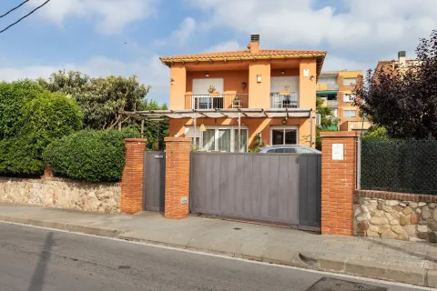 Māja Parets del Vallès, Barcelona, Spānijā 6 istabas, 320 m2 Nr. 182391