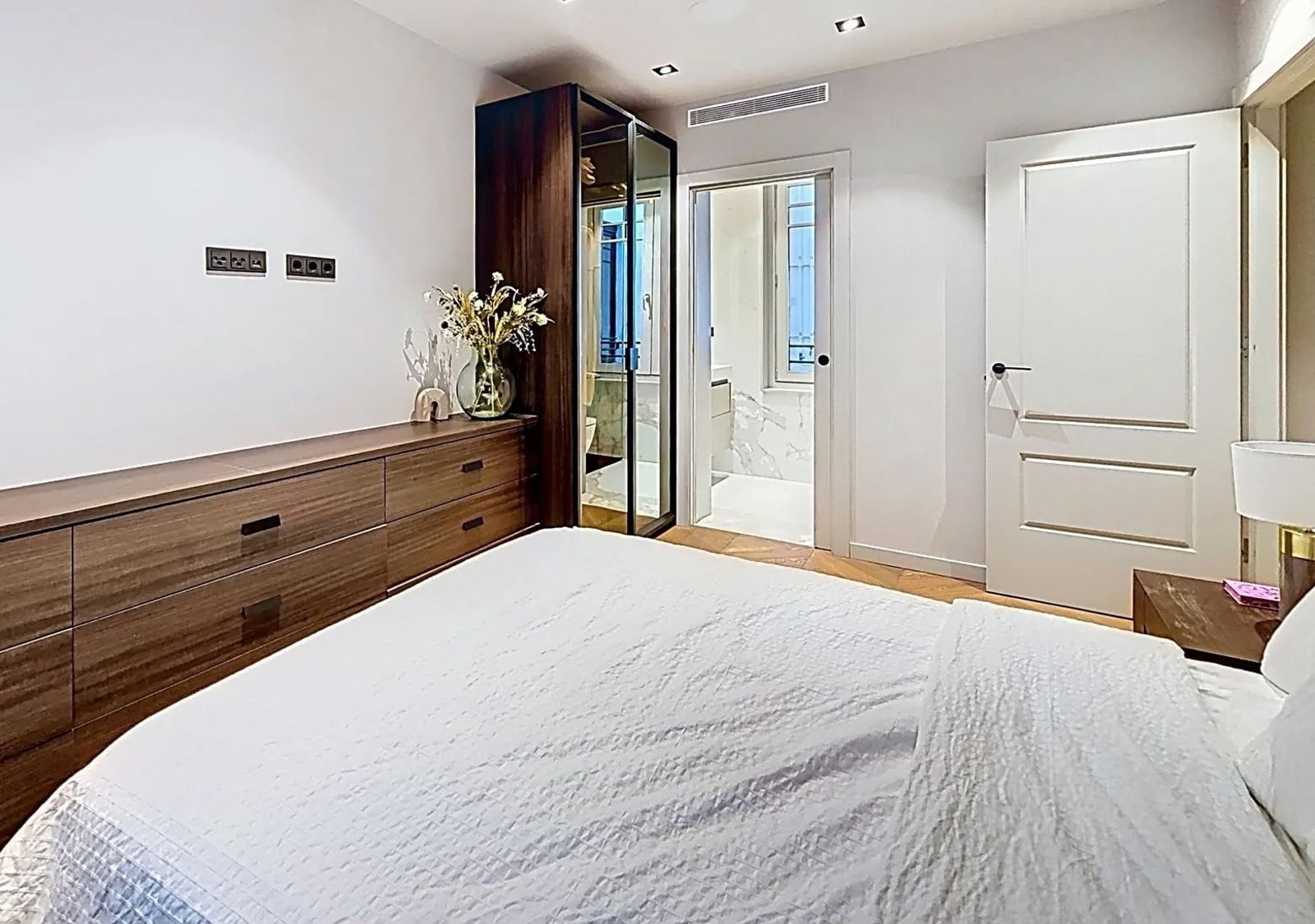 Apartamento en Barcelona, España 1 dormitorio, 105 m2 No. 182387