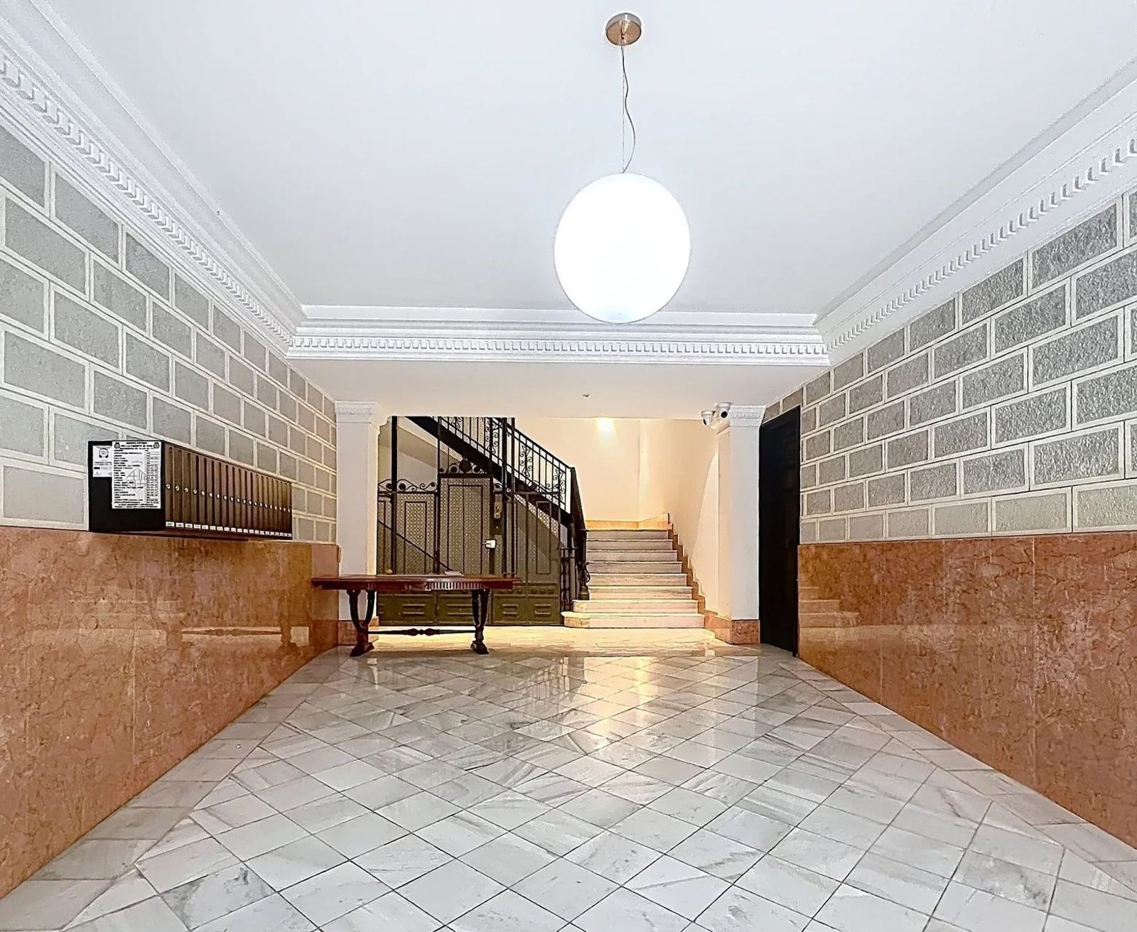 Apartamento en Barcelona, España 1 dormitorio, 105 m2 No. 182387