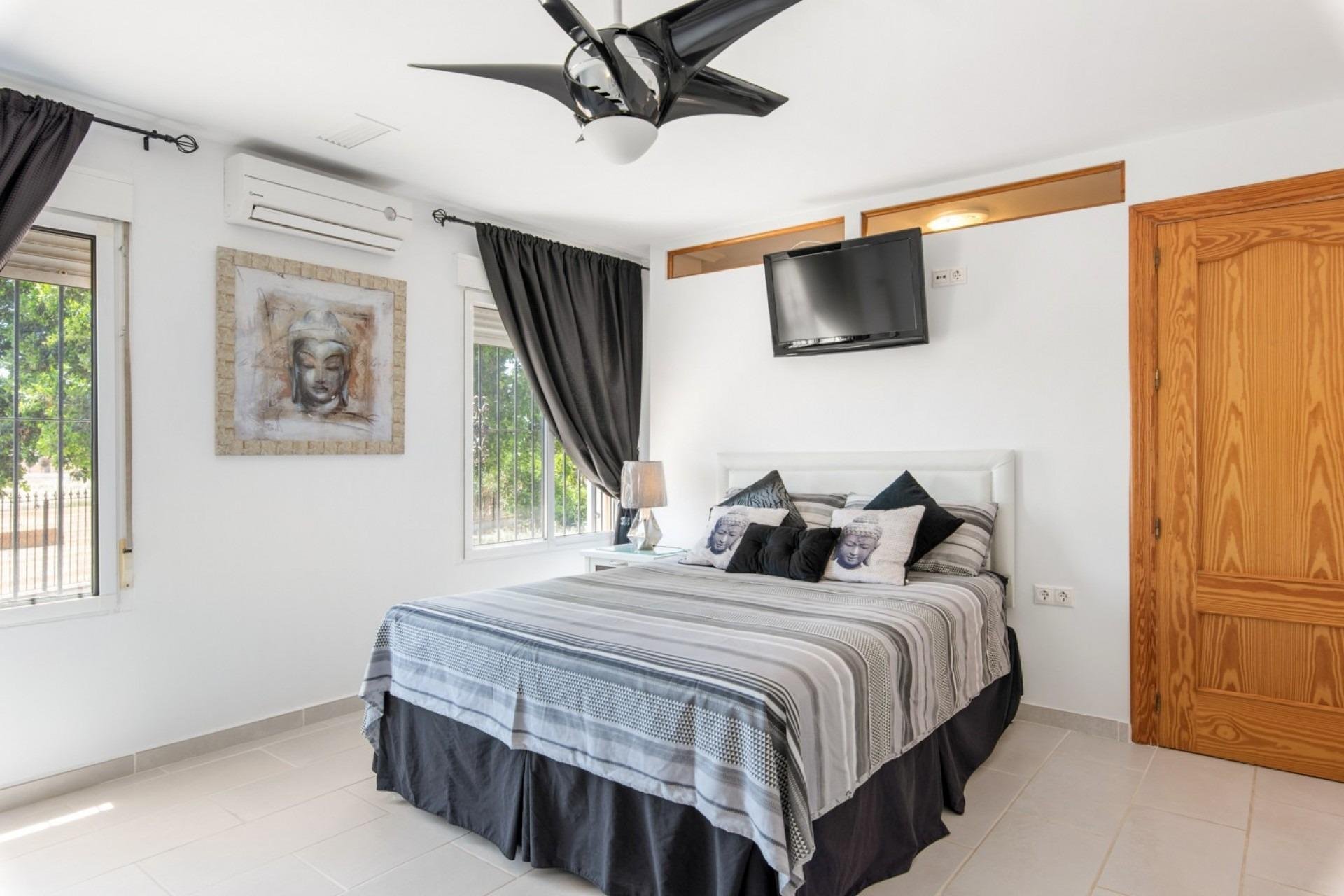 House in Catral, Alicante, Spain 4 bedrooms, 540 sq.m. No. 160647