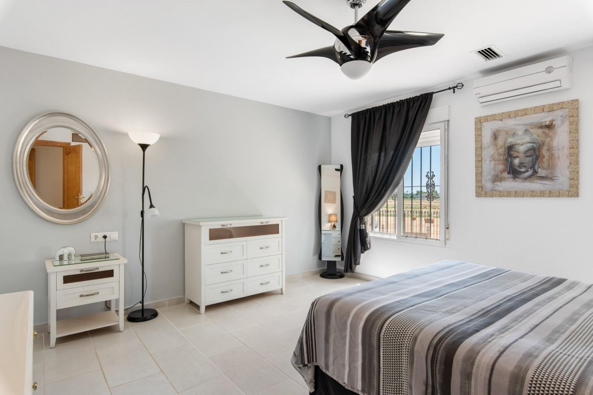House in Catral, Alicante, Spain 4 bedrooms, 540 sq.m. No. 160647