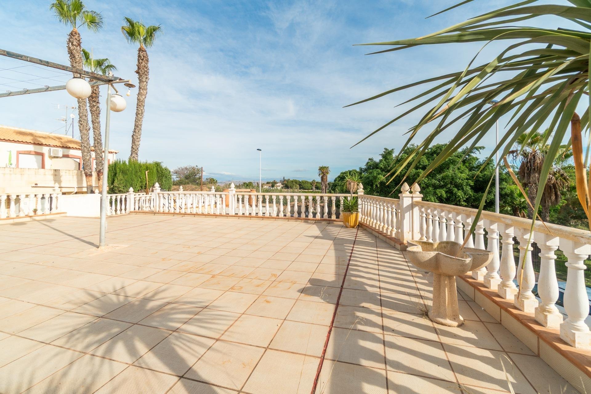 Villa à Torrevieja, Alicante, Espagne 4 chambres, 309 m2 No. 160646