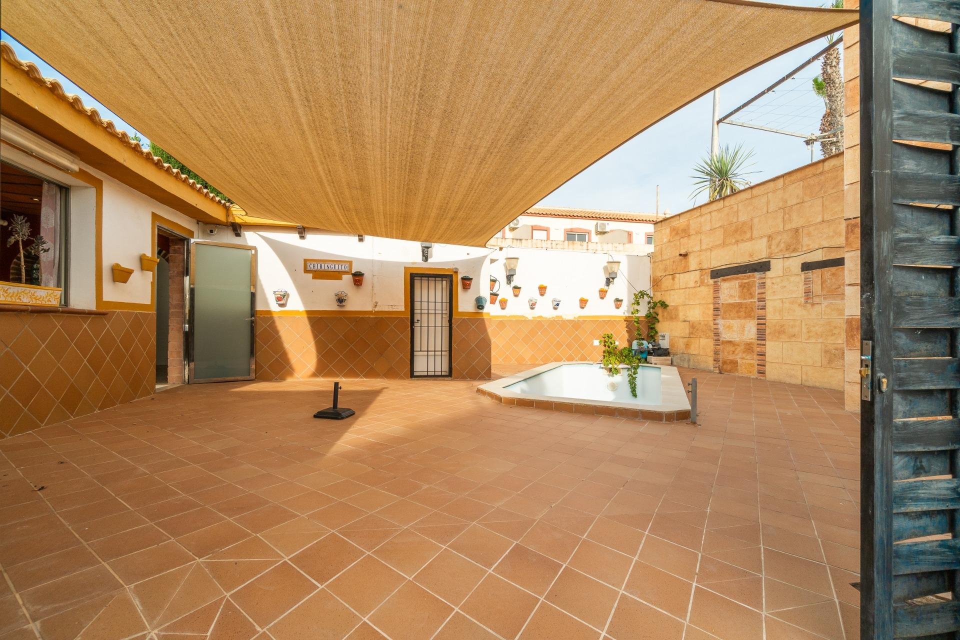 Villa à Torrevieja, Alicante, Espagne 4 chambres, 309 m2 No. 160646