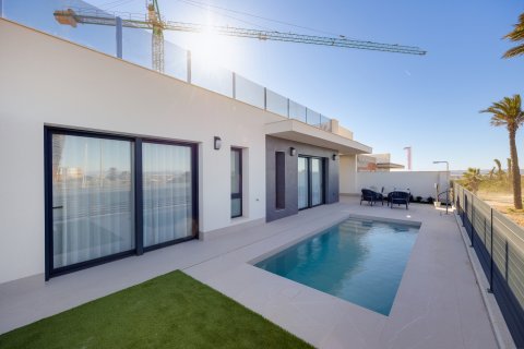 Villa a Torrevieja, Alicante, Spagna 3 camere da letto, 141 mq. N° 163959