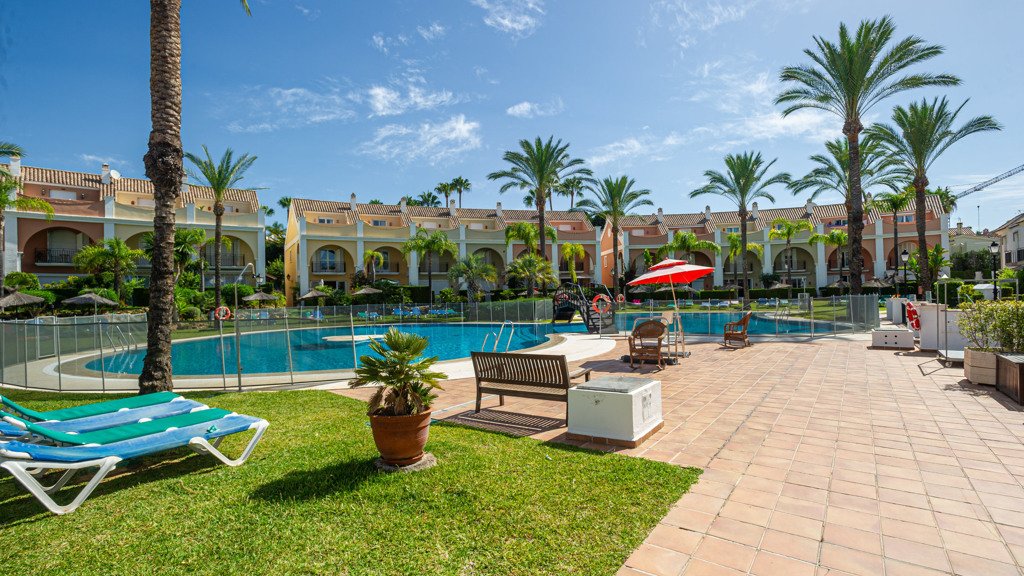 Radhus i Marbella, Malaga, Spanien 3 sovrum, 235 kvm. Nr. 104089