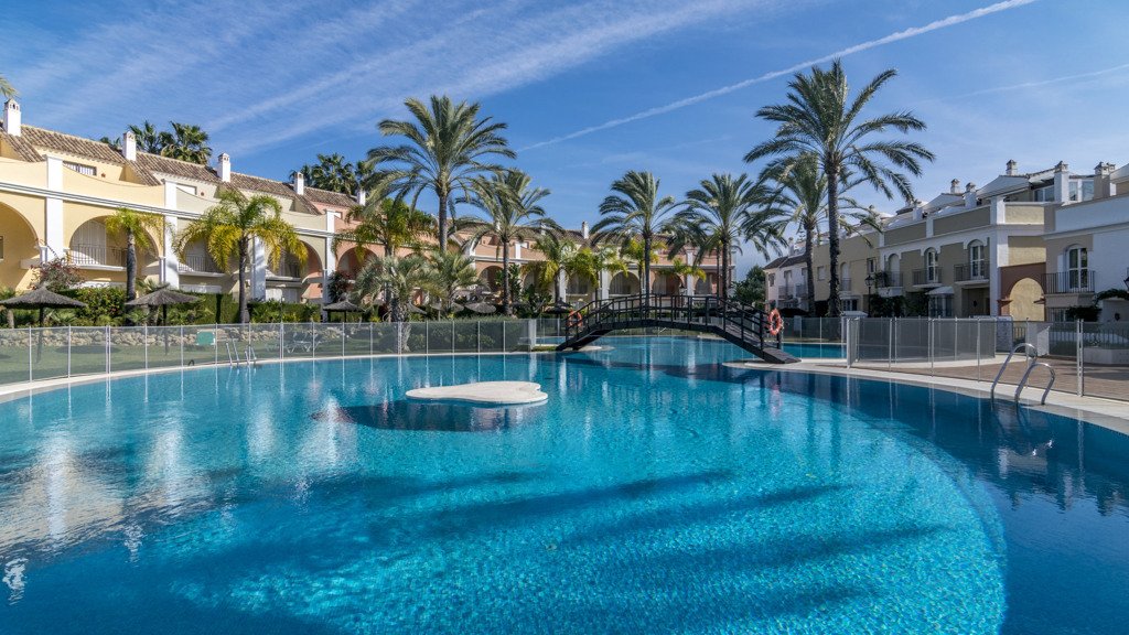 Radhus i Marbella, Malaga, Spanien 3 sovrum, 235 kvm. Nr. 104089