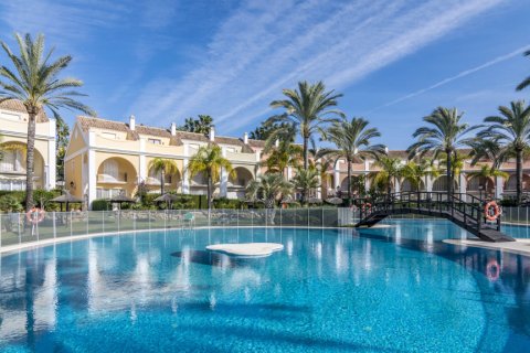 Kaupunkipientalo Marbella, Malaga, Espanja 3 makuuhuonetta, 235 m2 No. 104089