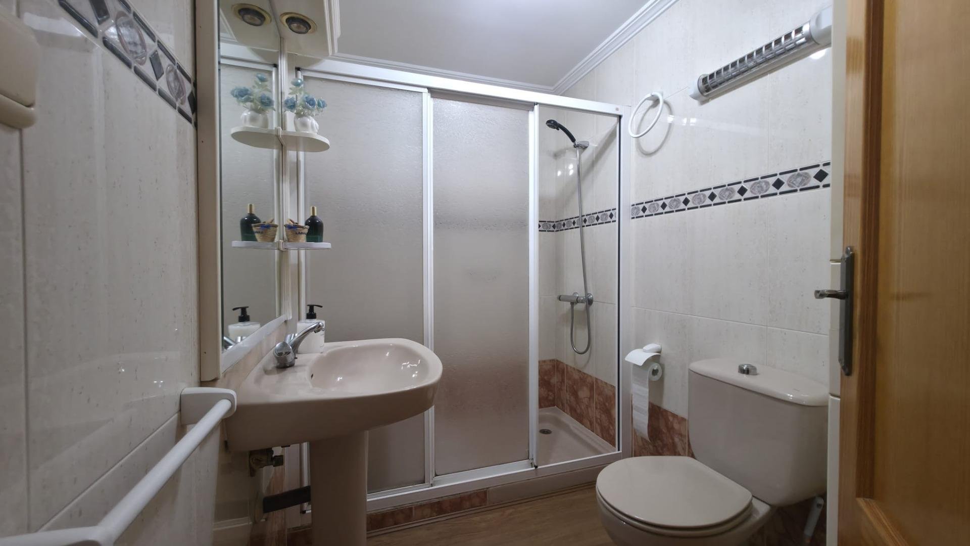 Appartamento a Torrevieja, Alicante, Spagna 3 camere da letto, 129 mq. N° 191717