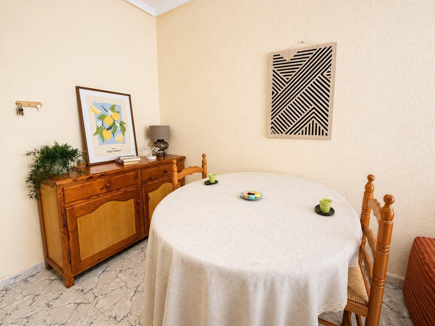 Apartamento en Torrevieja, Alicante, España 2 dormitorios, 60 m2 No. 189239