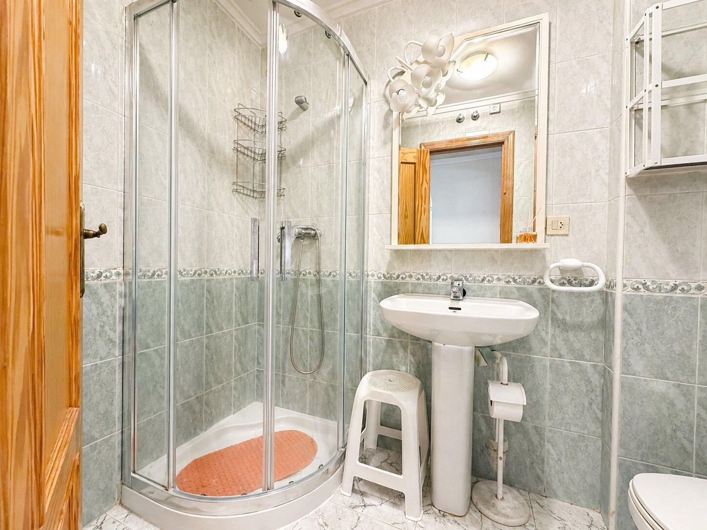 Apartamento en Torrevieja, Alicante, España 2 dormitorios, 60 m2 No. 189239