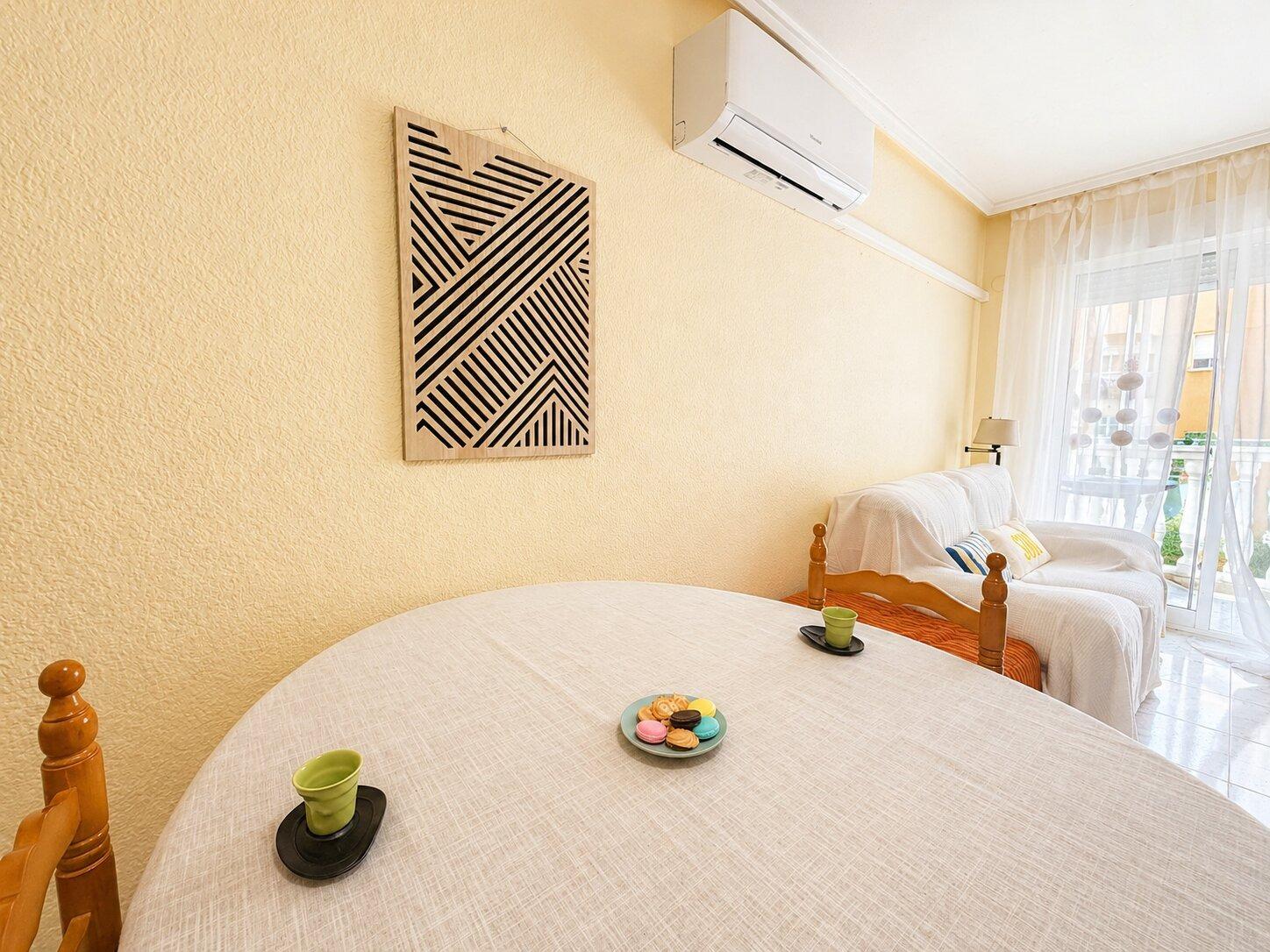 Apartamento en Torrevieja, Alicante, España 2 dormitorios, 60 m2 No. 189239
