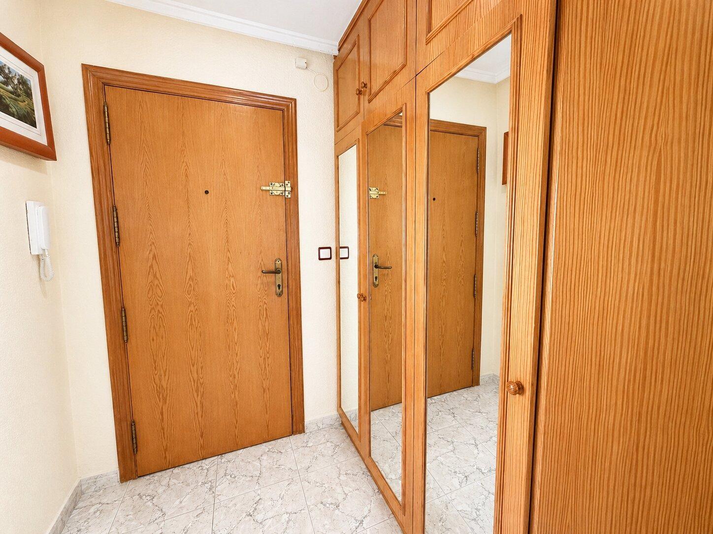 Apartamento en Torrevieja, Alicante, España 2 dormitorios, 60 m2 No. 189239