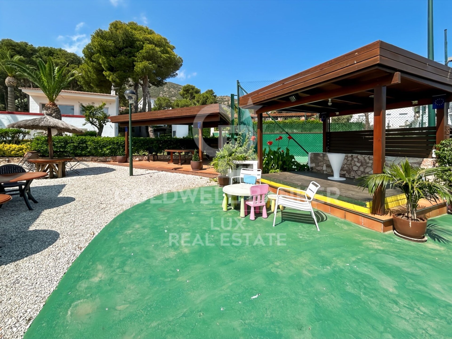 Commercial property à Llanca, Girona, Espagne 1053 m2 No. 158181