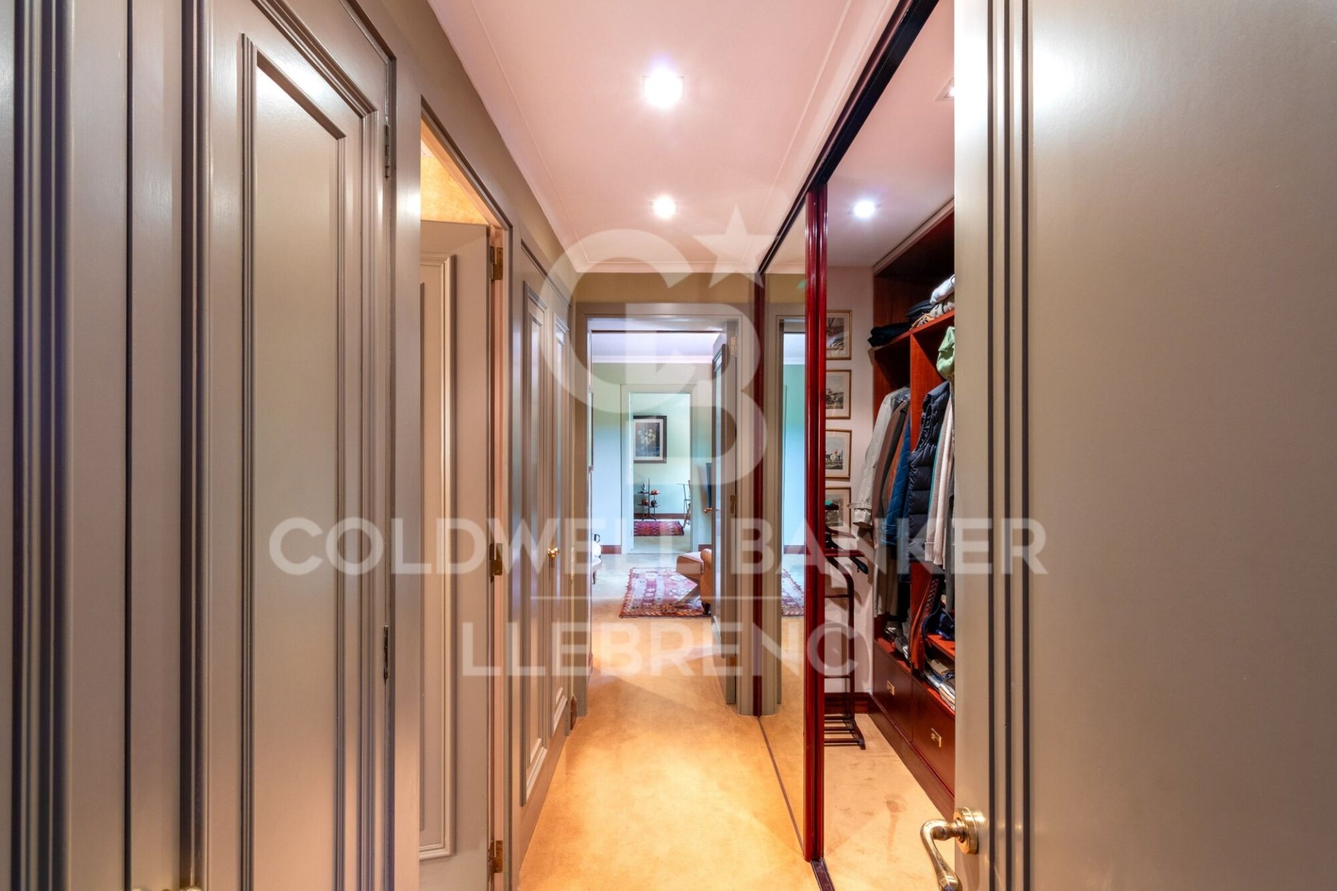 House in Barcelona, Spain 6 bedrooms, 381 sq.m. No. 158183