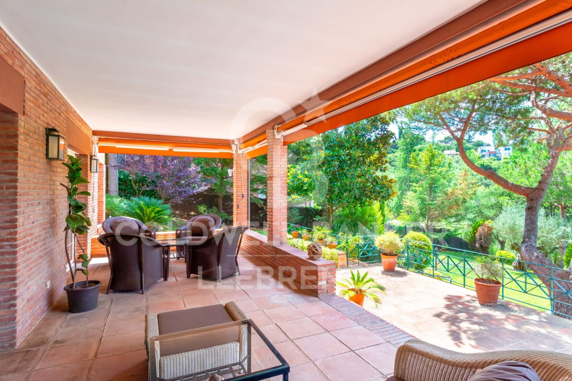 House in Barcelona, Spain 6 bedrooms, 381 sq.m. No. 158183
