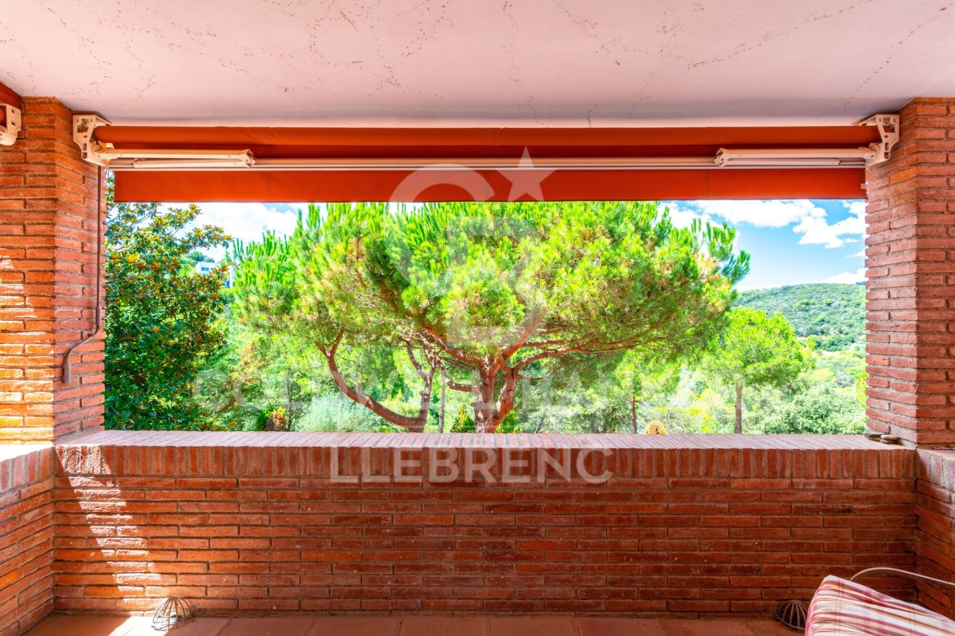 House in Barcelona, Spain 6 bedrooms, 381 sq.m. No. 158183