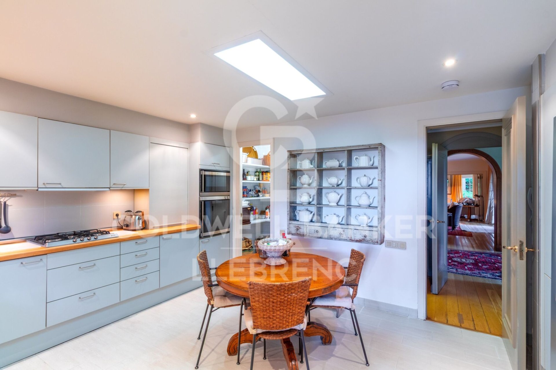 House in Barcelona, Spain 6 bedrooms, 381 sq.m. No. 158183