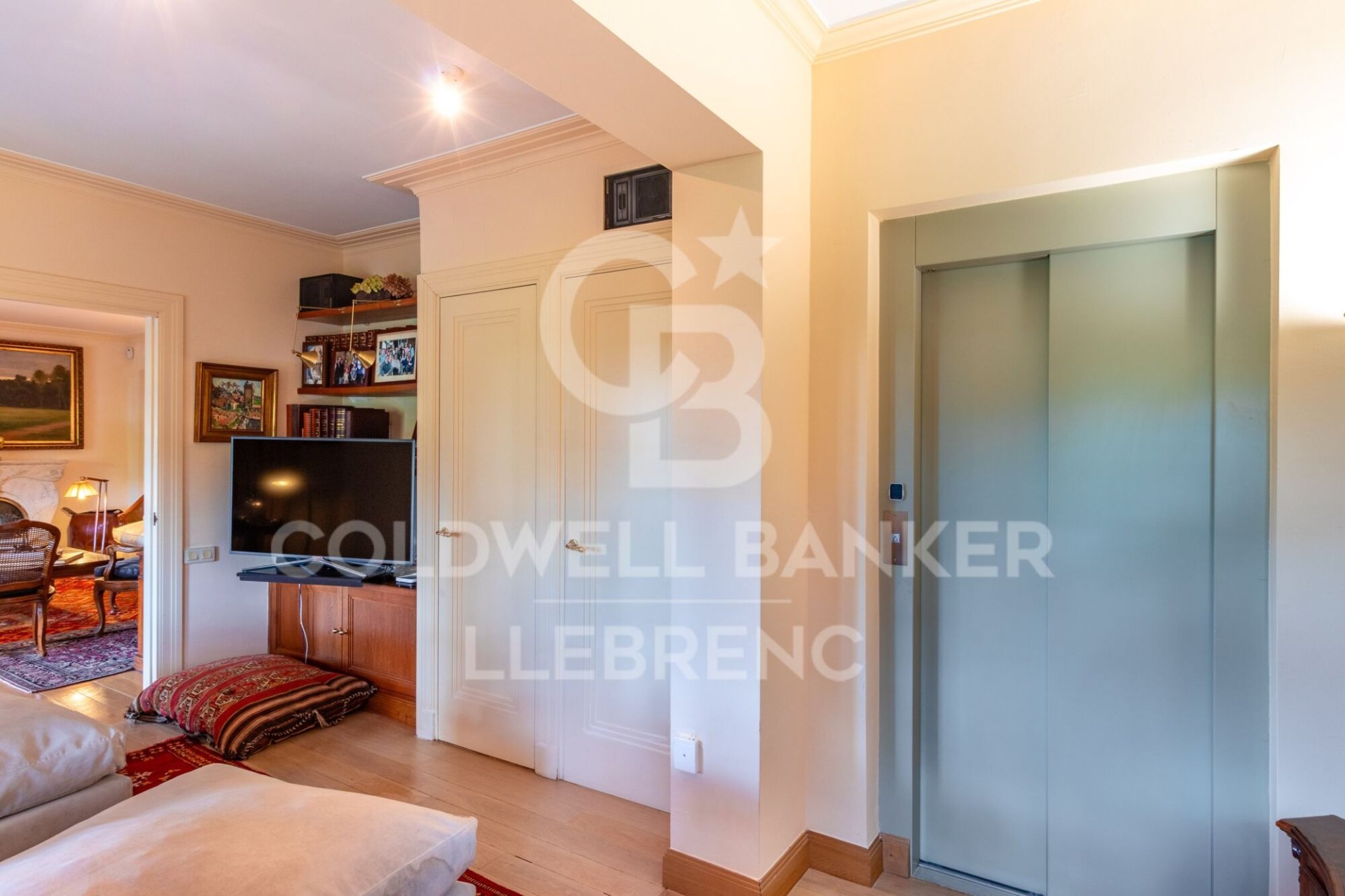 House in Barcelona, Spain 6 bedrooms, 381 sq.m. No. 158183