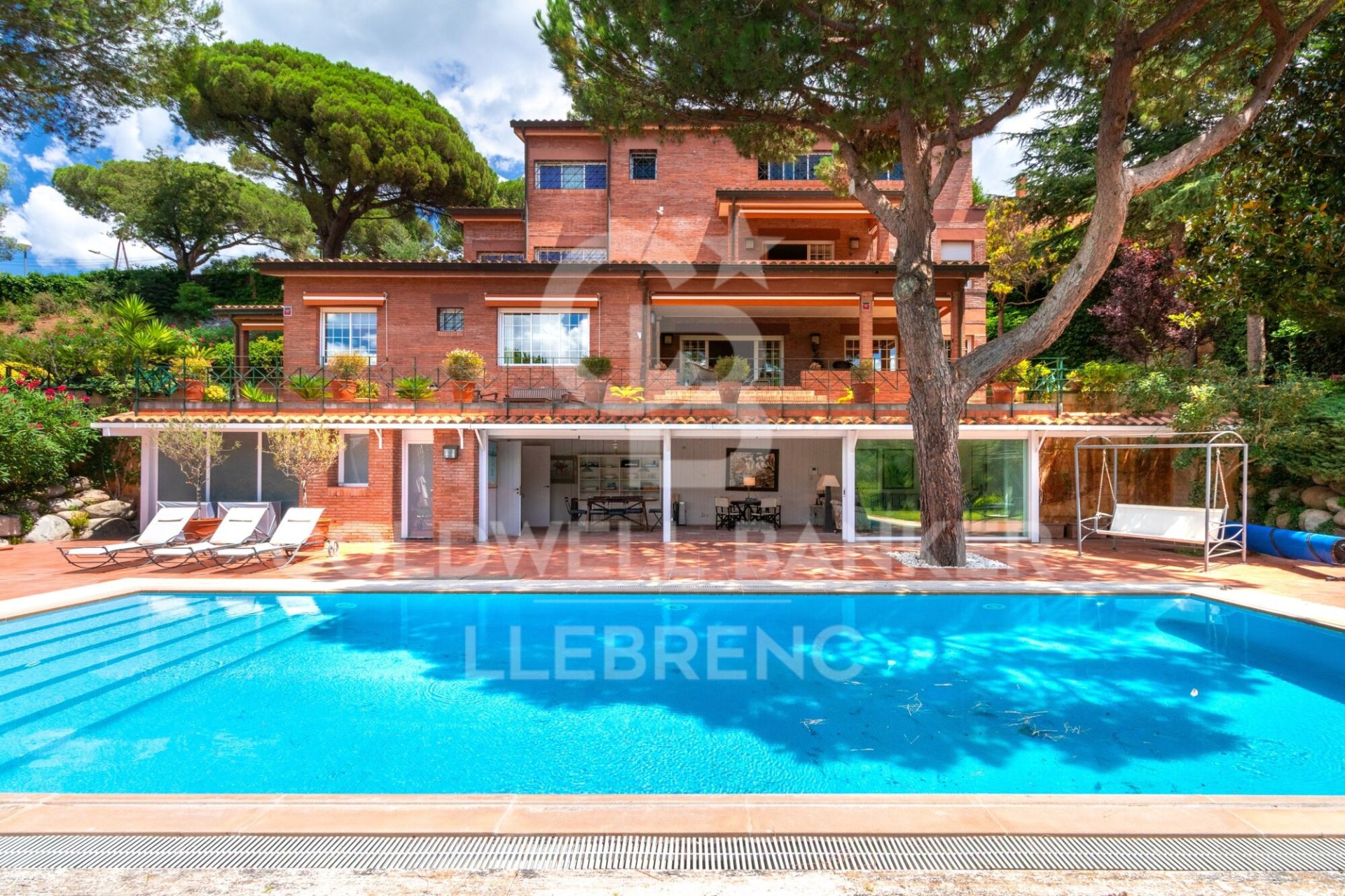 House in Barcelona, Spain 6 bedrooms, 381 sq.m. No. 158183