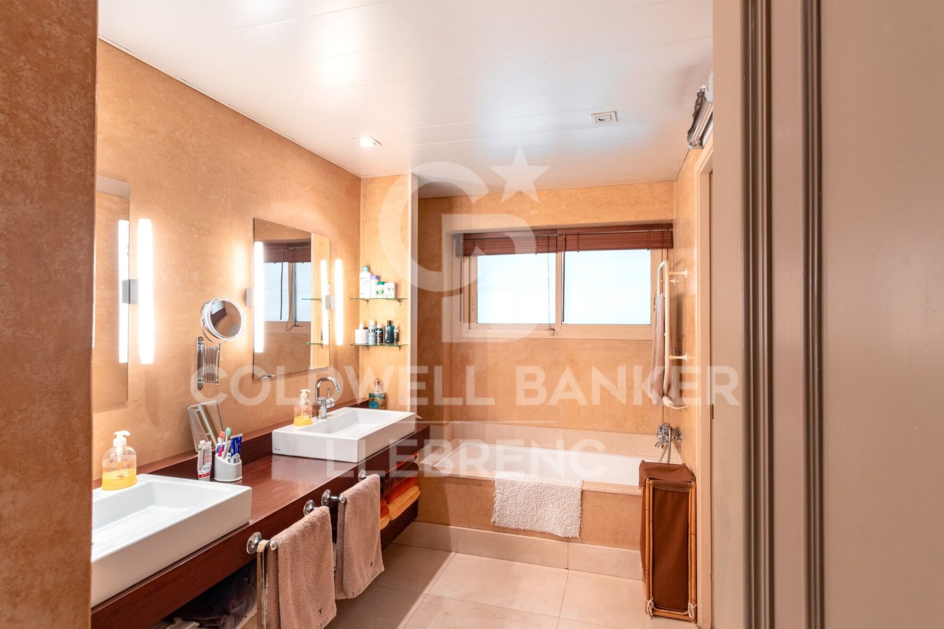 House in Barcelona, Spain 6 bedrooms, 381 sq.m. No. 158183
