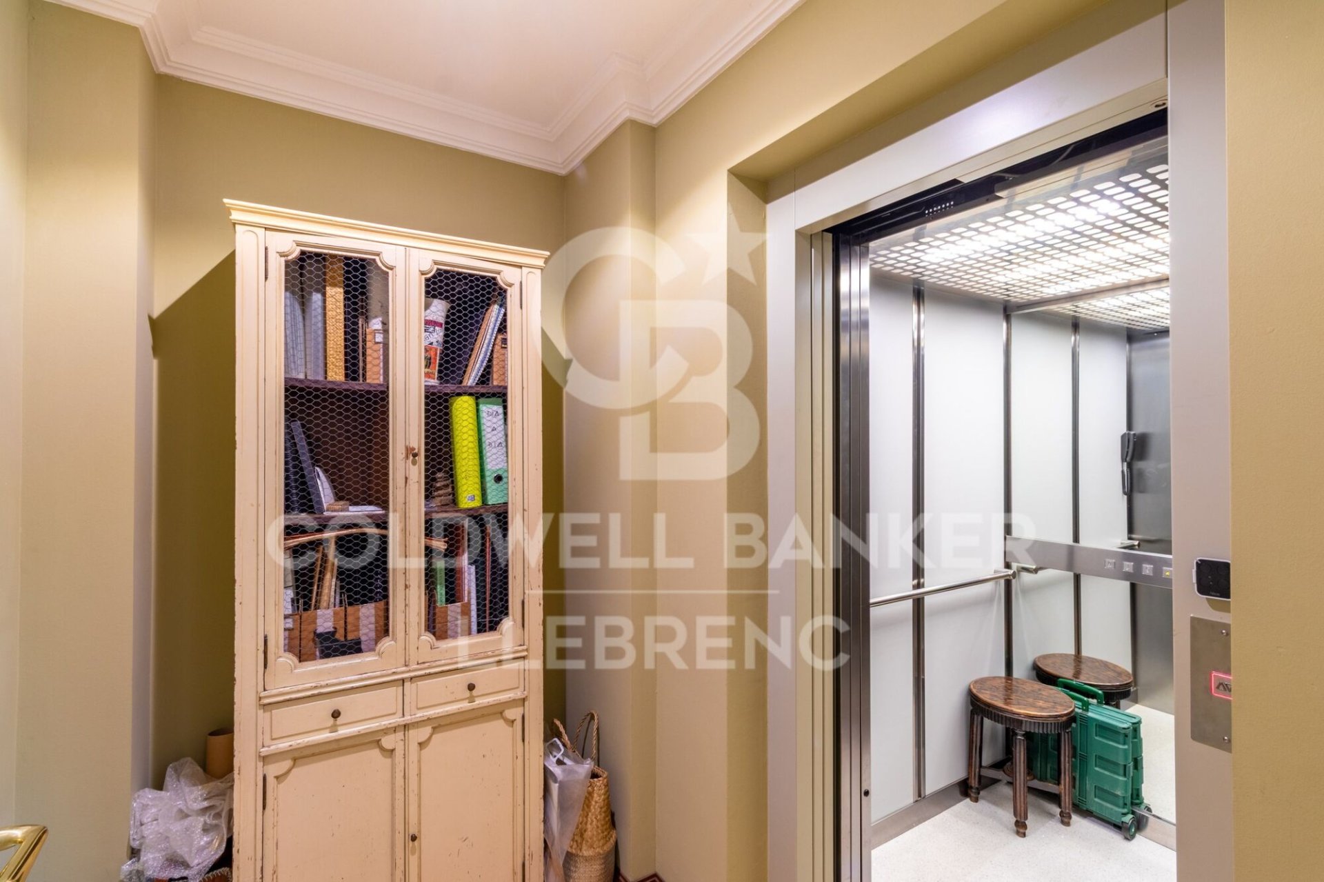 House in Barcelona, Spain 6 bedrooms, 381 sq.m. No. 158183