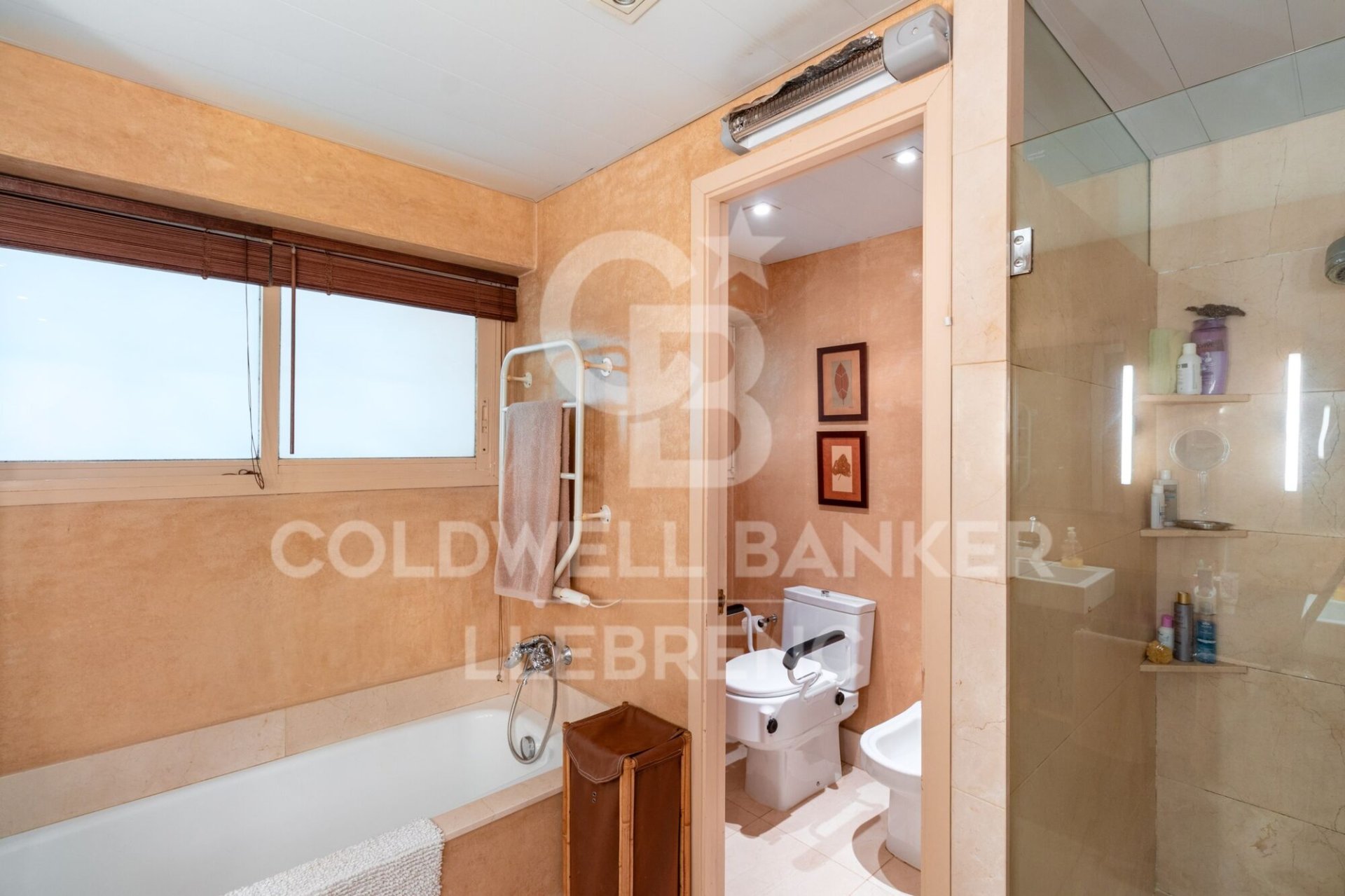 House in Barcelona, Spain 6 bedrooms, 381 sq.m. No. 158183