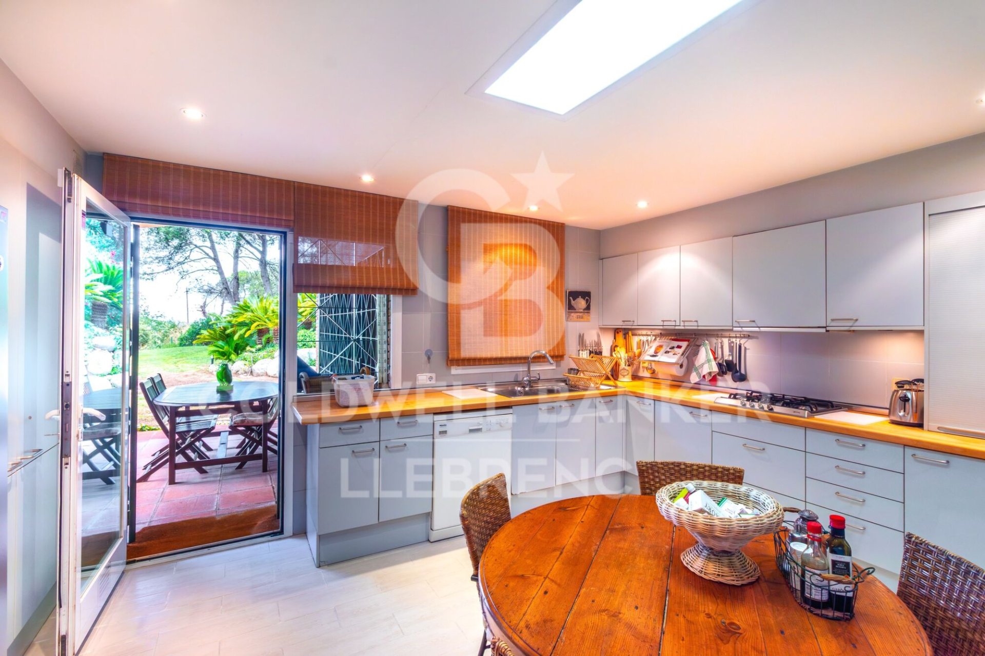 House in Barcelona, Spain 6 bedrooms, 381 sq.m. No. 158183