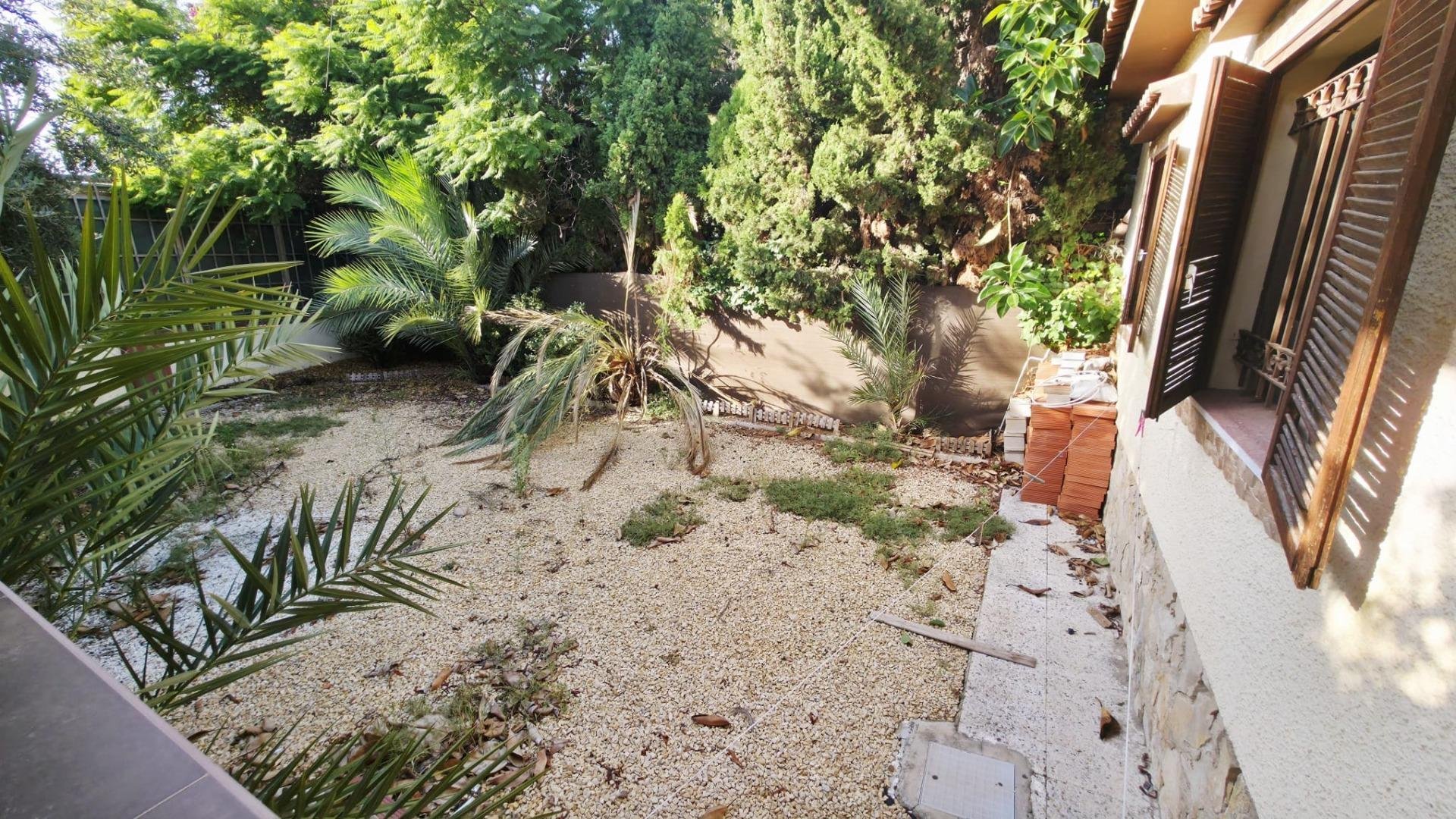 Huoneisto Alicante, Espanja 5 makuuhuonetta, 233.4 m2 No. 165760